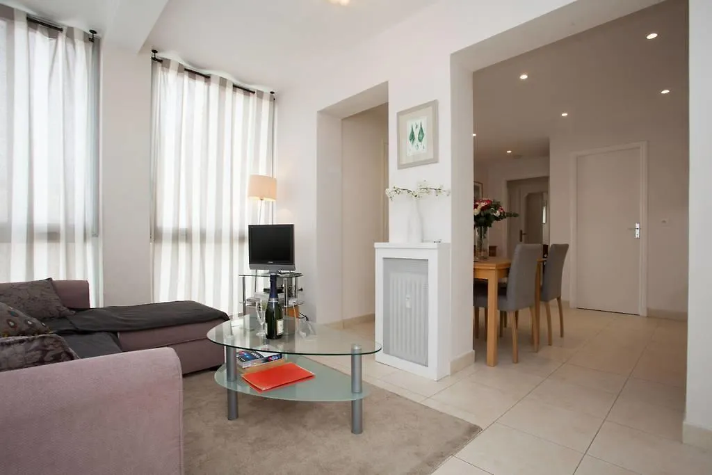 Victor Hugo Topfloor Cannes 0*,