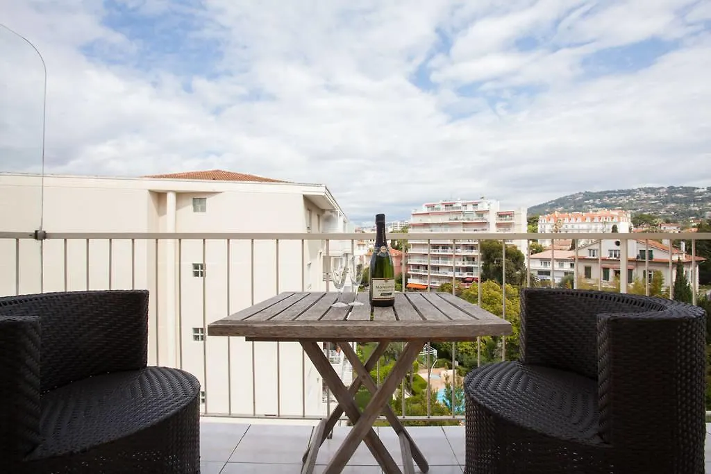 Victor Hugo Topfloor Cannes Francja